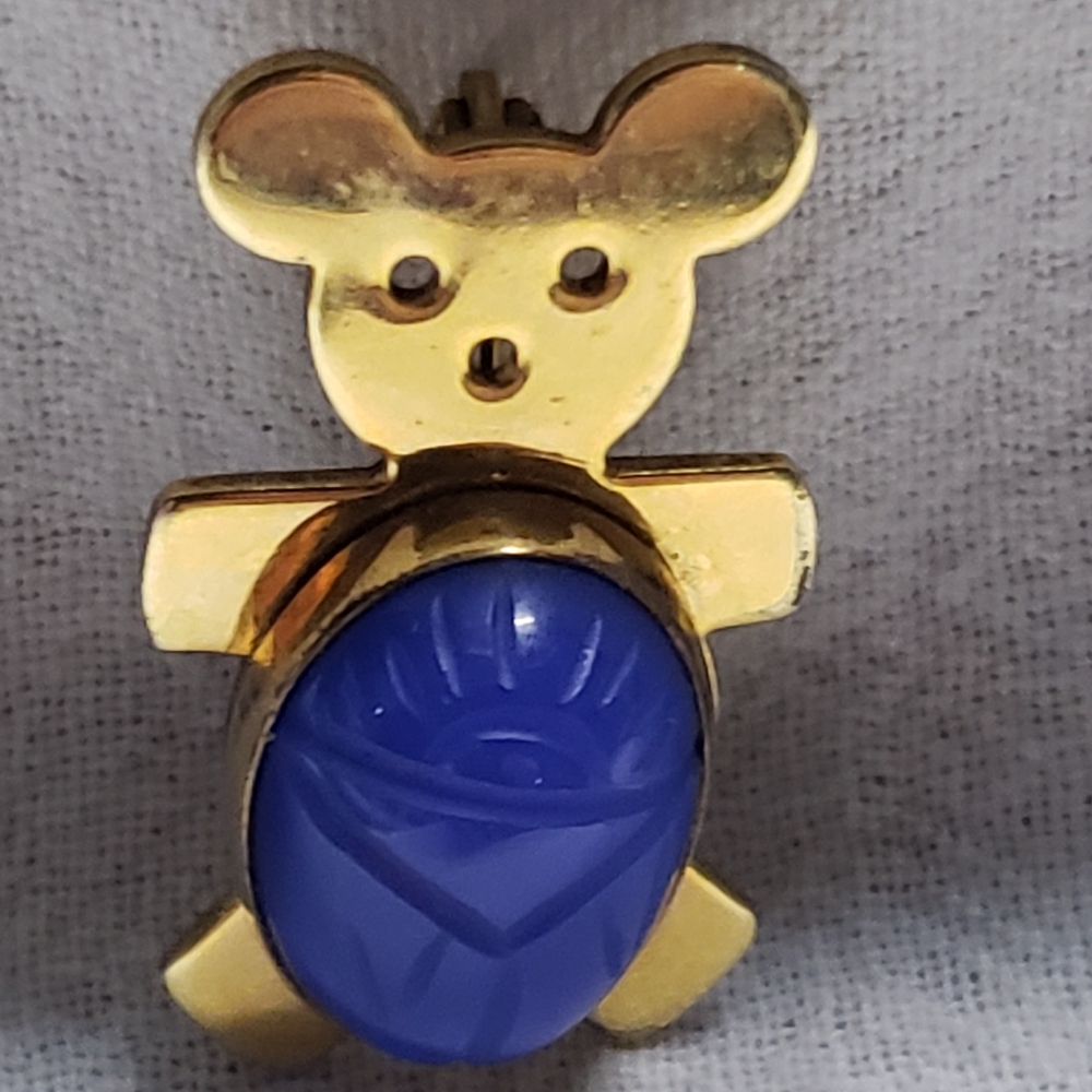 Very Vintage and Rare  1/20 12KG Signed WRE Bear Pin with a blue scarab